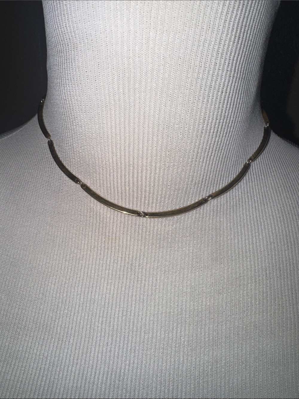 “Vintage 1978 Avon Scalloped Casual Choker Necklace”